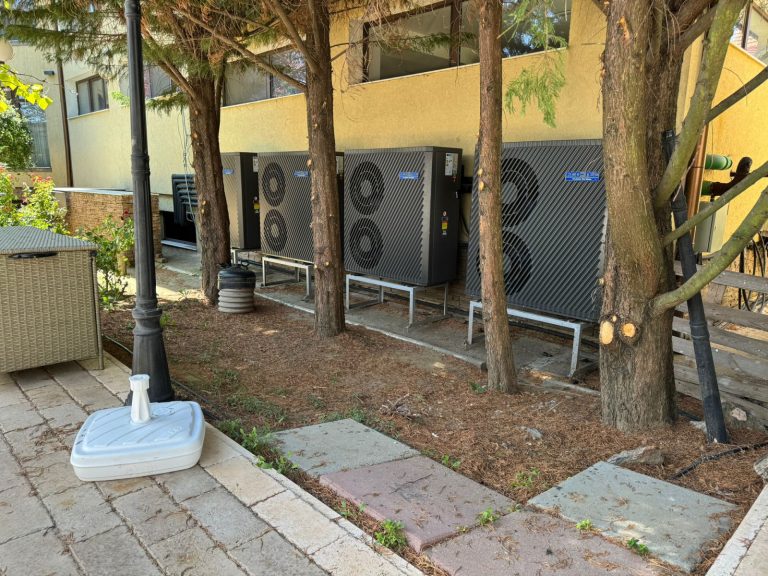 Pompe de căldură ECO-TEC R290 pentru pensiune
