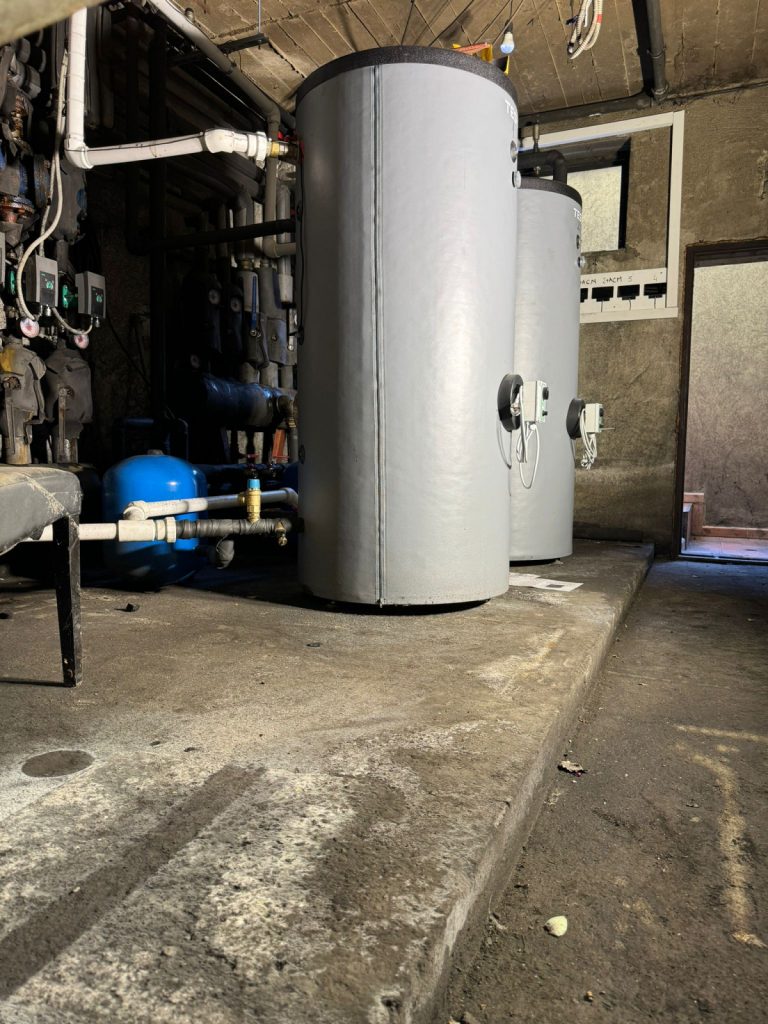 Pompe de căldură ECO-TEC R290 pentru pensiune
