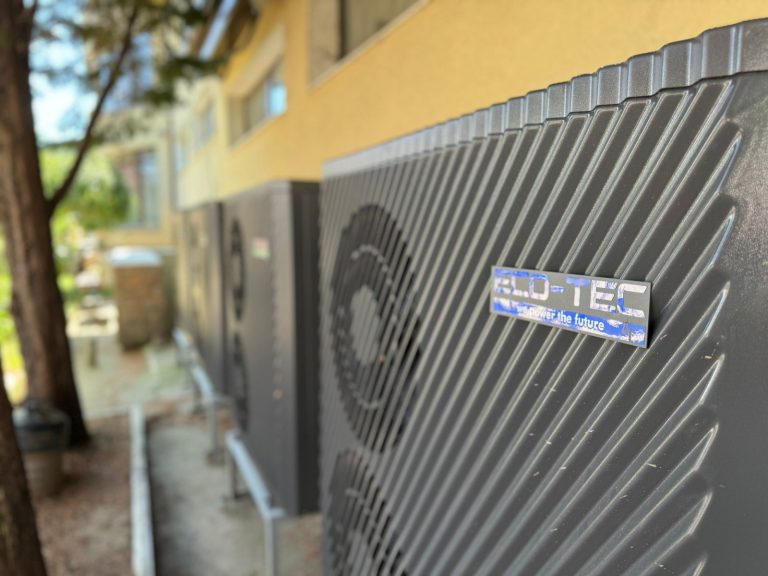 Pompe de căldură ECO-TEC R290 pentru pensiune