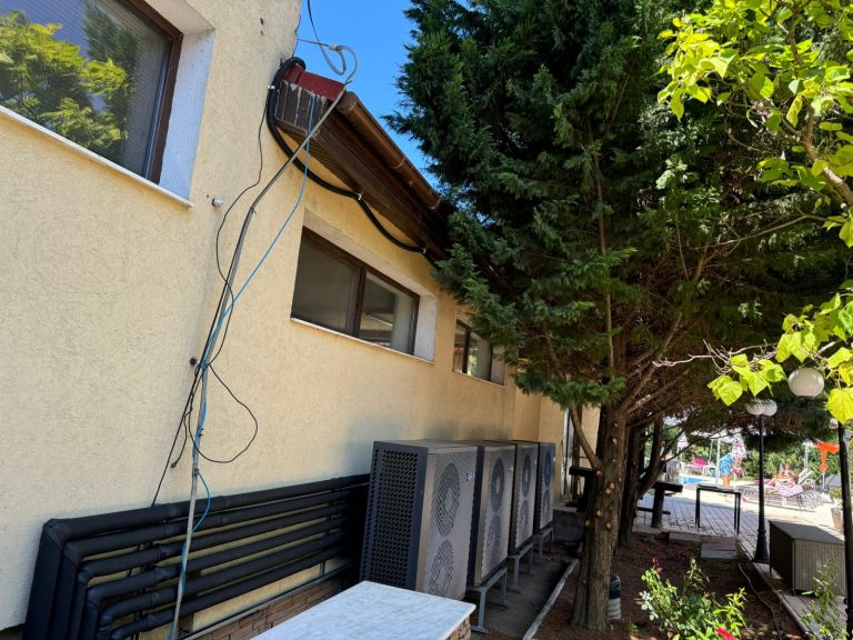 Pompe de căldură ECO-TEC R290 pentru pensiune