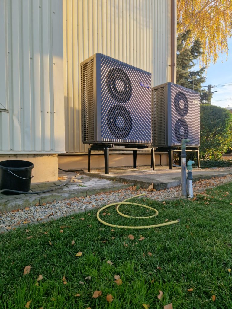 Două pompe de căldură ECO-TEC de 22 kW ca alternativă la chiller