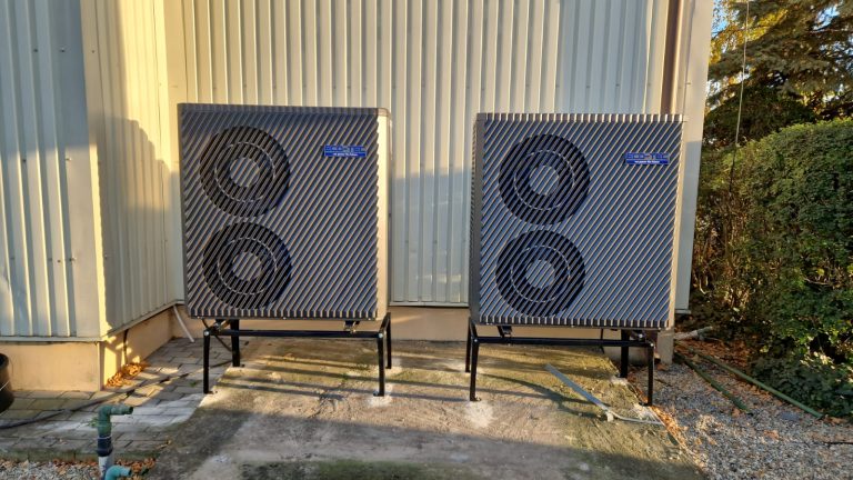 Două pompe de căldură ECO-TEC de 22 kW ca alternativă la chiller