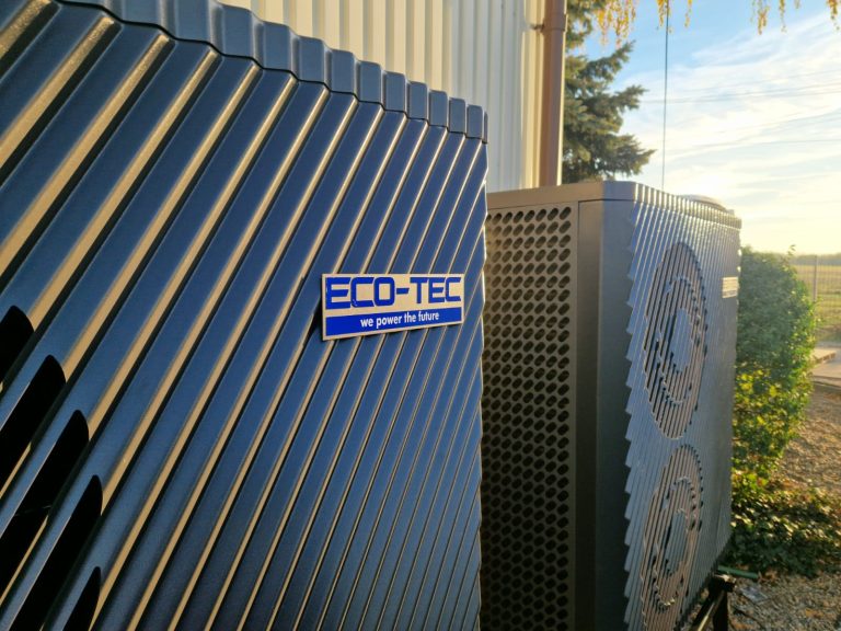 Două pompe de căldură ECO-TEC de 22 kW ca alternativă la chiller